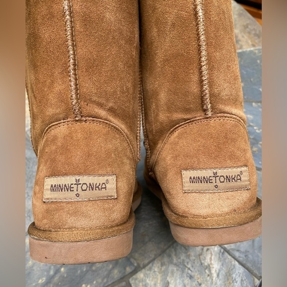 Minnetonka Shearling Boots Size 10 - Picture 7 of 9